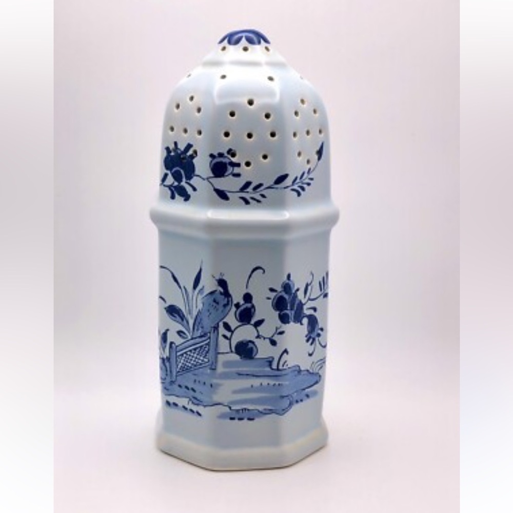 DELFT Colonial Willamsburg Holland sugar shaker